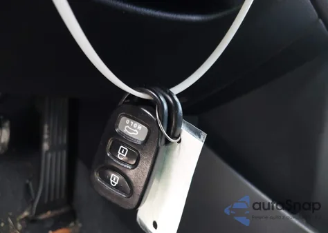 2013 Hyundai Elantra Limited z USA, uszkodzony, nr VIN KMHDH4AE2DU636554